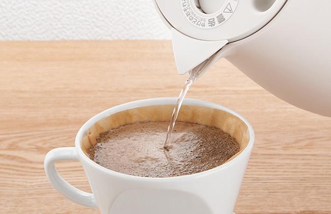 TIGER(タイガー) 1.2L 電気ケトル 『スゴ軽』 PCT-A120-WO (オフホワイト) 商品画像8：生活家電 ディープライス