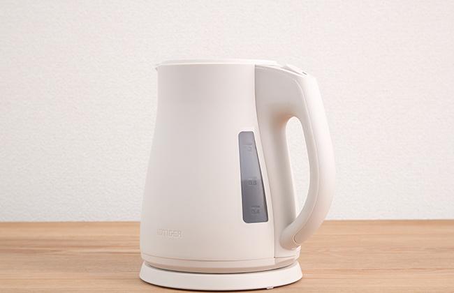 TIGER(タイガー) 1.5L 電気ケトル 『スゴ軽』 PCT-A150-KO (オフブラック) 商品画像5：生活家電 ディープライス