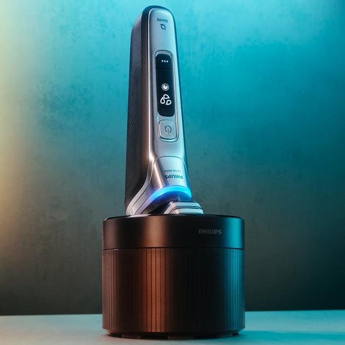 PHILIPS(フィリップス) 3枚刃 ウェット＆ドライ電動シェーバー 『S9000シリーズ』 S9985/50 (S9985-50) (クロームシルバー) 商品画像4：生活家電 ディープライス