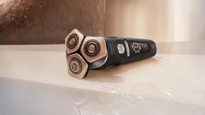 PHILIPS(フィリップス) ウェット＆ドライ電動シェーバー 『Philips shaver S9000 Prestige』 SP9840/32 (ブラック) 商品画像5：生活家電 ディープライス