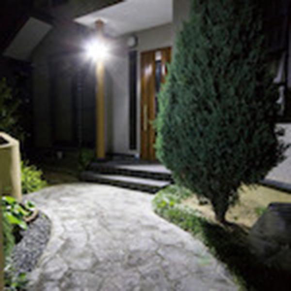 ムサシ LED320 ライテックス５Ｗ３灯フリーアーム式ＬＥＤ乾電池センサーライト LED320 商品画像2：総合通販サイト 家電横丁 PLUS