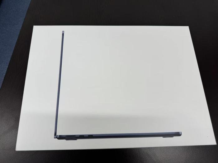展示品MacBook Air Liquid Retinaディスプレイ 13.6 MLY33J/A [ミッドナイト]保証期間１ヶ月　こちらの商品は使用頻度の少ない量販店店頭展示品でございます。 多少の展示キズが有りますが、綺麗な状態です。 商品画像2：EC－TOPショップ