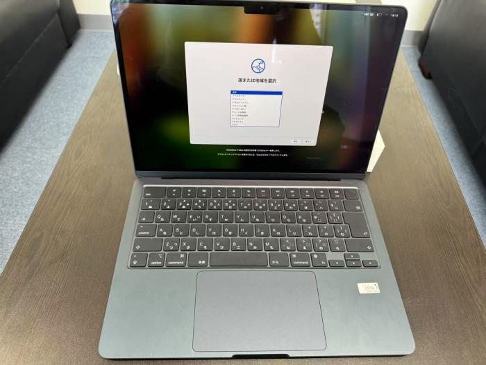 展示品MacBook Air Liquid Retinaディスプレイ 13.6 MLY33J/A [ミッドナイト]保証期間１ヶ月　こちらの商品は使用頻度の少ない量販店店頭展示品でございます。 多少の展示キズが有りますが、綺麗な状態です。 商品画像6：EC－TOPショップ