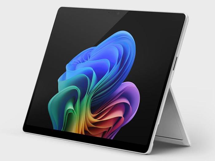 Surface Pro 第11世代 EP2-19232 [プラチナ]