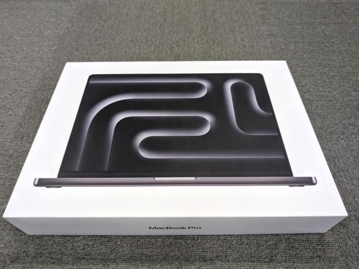 MacBook Pro Liquid Retina XDRディスプレイ 16.2 MX2X3J/A [スペースブラック] 商品画像2：パニカウ