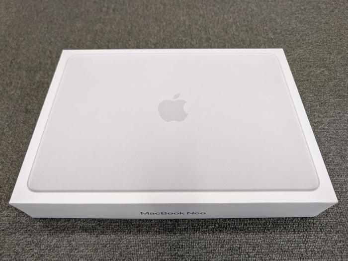 MacBook Neo 13インチ Liquid Retinaディスプレイ MHFC4J/A [シルバー] 商品画像2：パニカウ PLUS