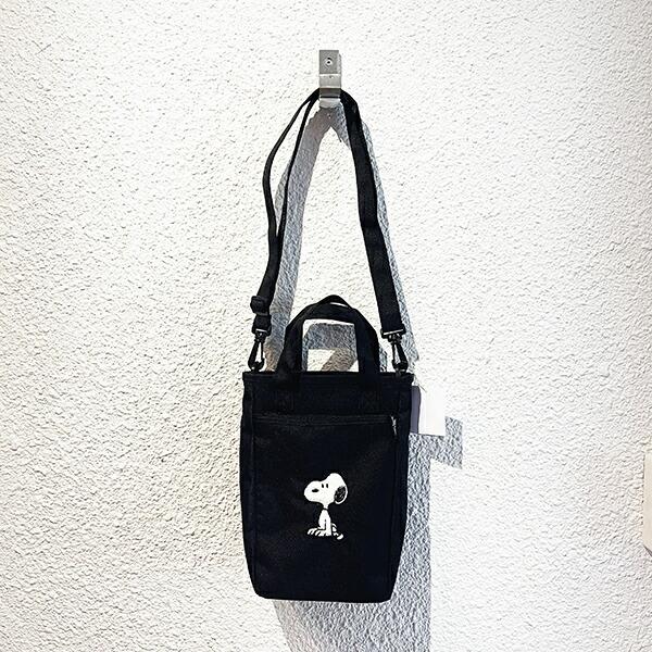 スヌーピー ミニ ボトルインショルダー 座り ショルダーバッグ かばん ブラック SNOOPY 商品画像8：キャラグッズPERFECT WORLD TOKYO