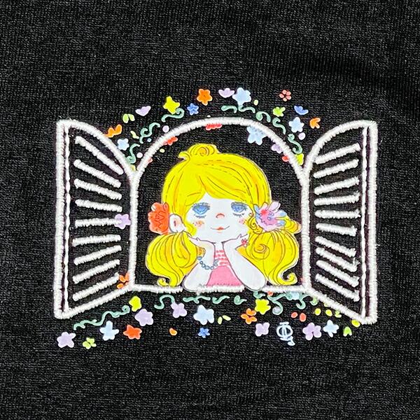 水森亜土 ワンポイント柄 ハイネック半袖Tシャツ(LL) ブラック アパレル 商品画像2：キャラグッズPERFECT WORLD TOKYO