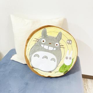 ジブリ美術館限定　新商品　オリジナルクッション　外壁 スタジオジブリ となりのトトロ まるたクッションの通販なら: キャラ