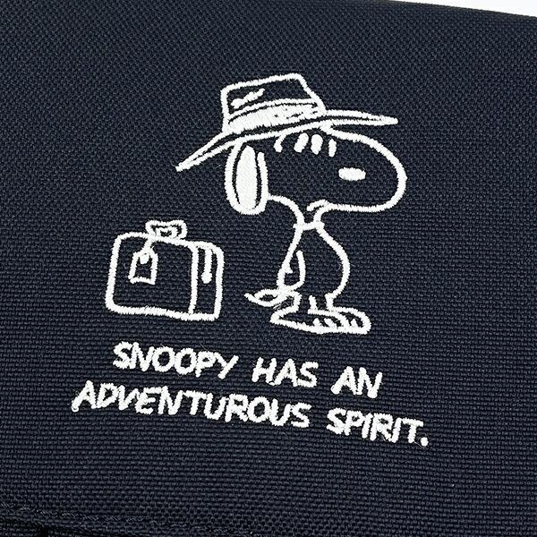 スヌーピー 撥水パスポートショルダーバッグ トラベル用品 SNOOPY 商品画像2：キャラグッズPERFECT WORLD TOKYO