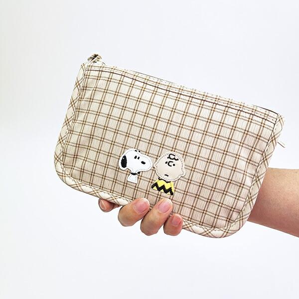 スヌーピー パスポートケース ベージュ チェックワッペンシリーズ SNOOPY 商品画像6：キャラグッズPERFECT WORLD TOKYO