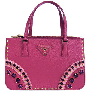 プラダ Prada トートバッグ B1142b ラインストーン スタッズ サフィアーノ ミニバッグ Saffiano Fuxia Geranio B1142b Saf Fuxia Geranioの通販なら Sanalpha サンアルファ Kaago カーゴ